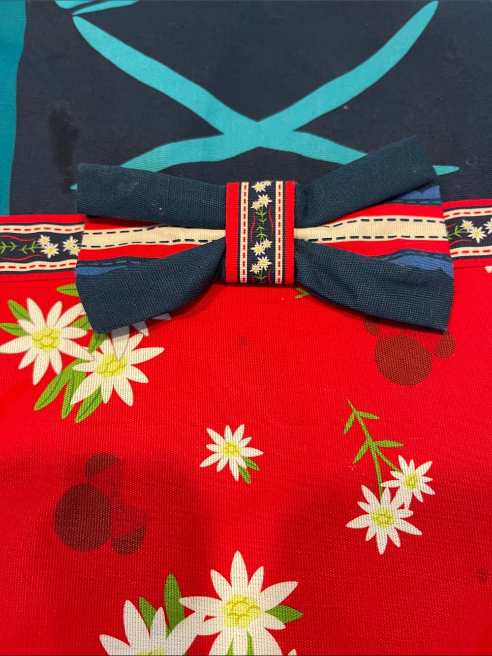 Disney Parks Epcot Germany Floral Apron German NWT - Picture 6 of 8